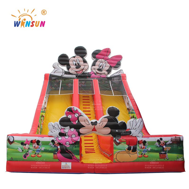 Tobogán inflable gigante de Mickey Mouse
