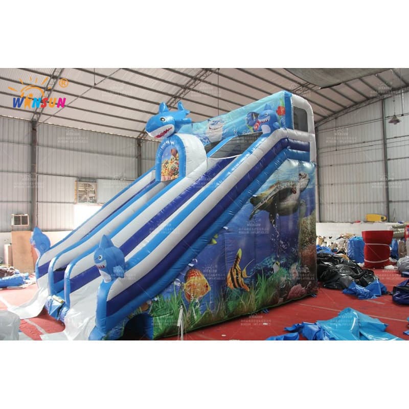 Tobogán acuático inflable temático Ocean Shark