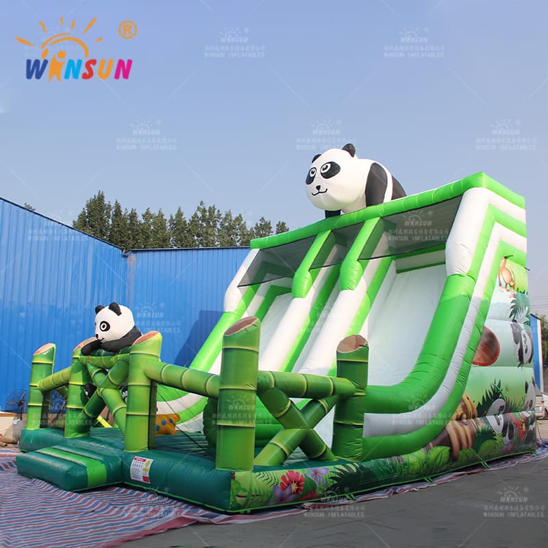 Tobogán inflable con tema de panda