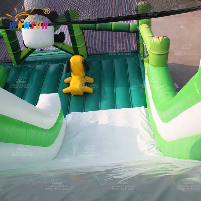 Tobogán inflable con tema de panda