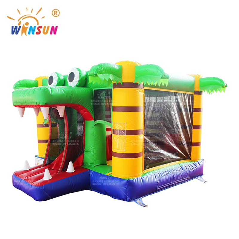 Castillo de salto inflable con tema de cocodrilo