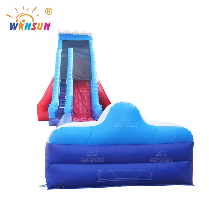 Tobogán acuático inflable gigante