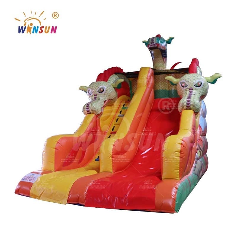 Diapositiva inflable del dragón rojo