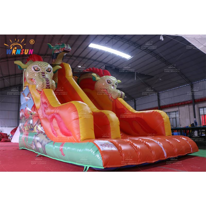 Diapositiva inflable del dragón rojo