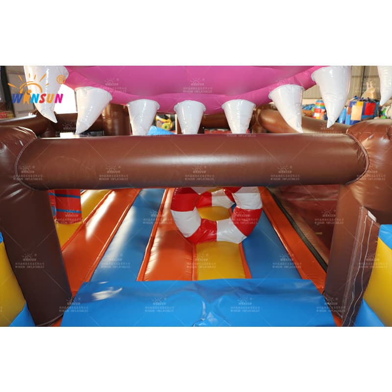 Diapositiva combinada de tiburón inflable