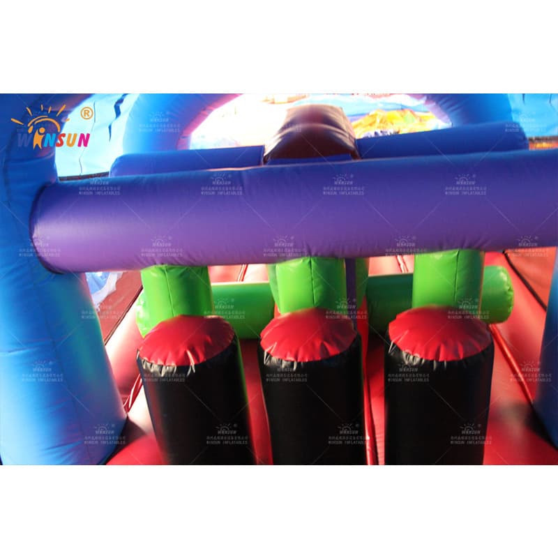 Carrera de obstáculos de tigre inflable