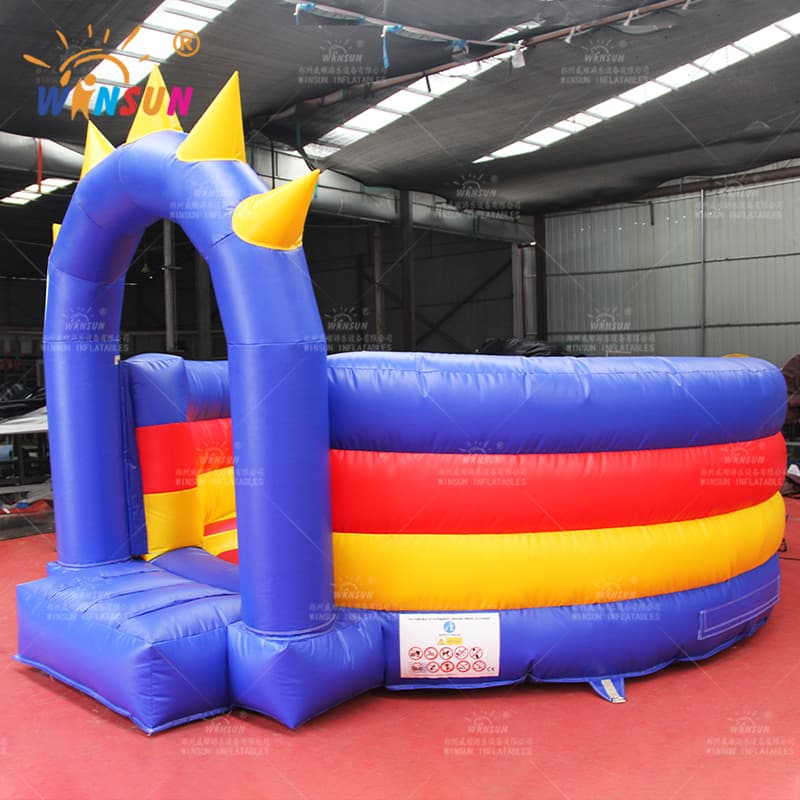 Arena de justas inflable con cascos de palos