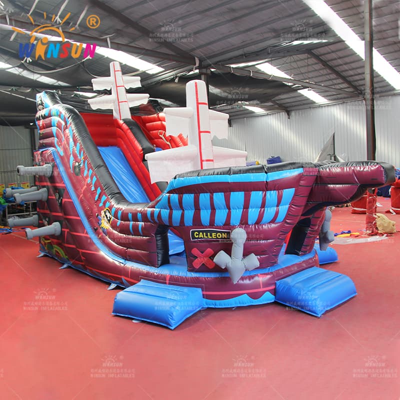 Tobogán inflable de barco pirata