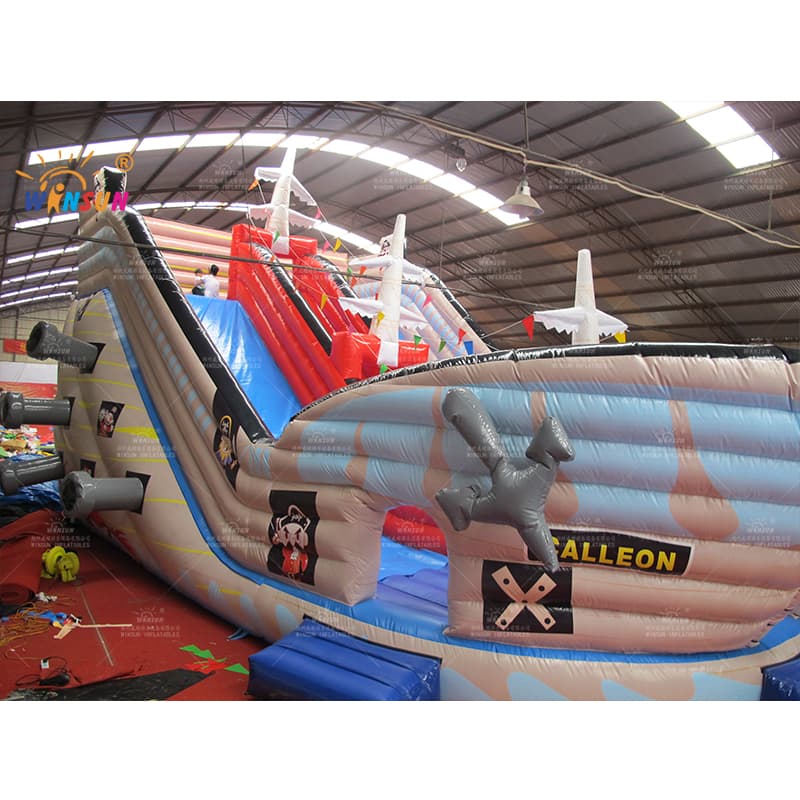 Tobogán inflable de barco pirata personalizado