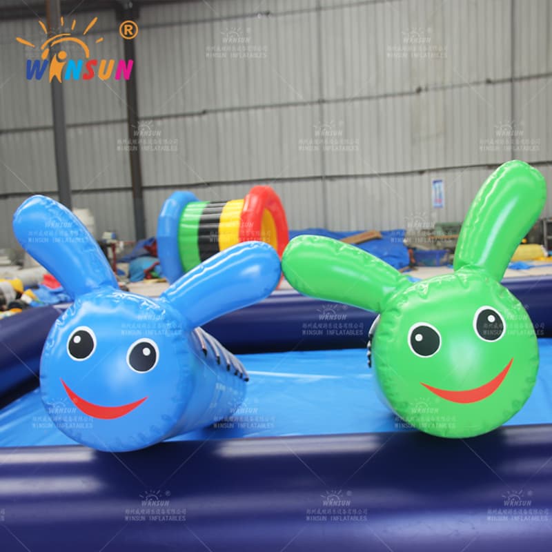 Juego de carreras de oruga de salto inflable