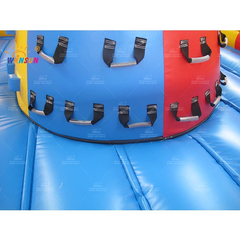 Juego de escalada inflable para niños.