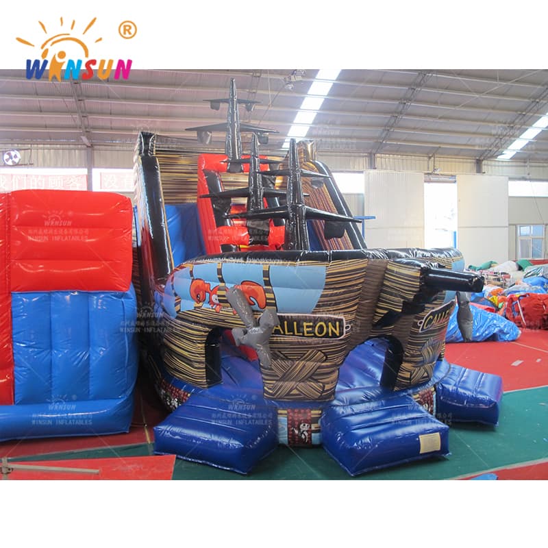 Tobogán inflable de barco pirata