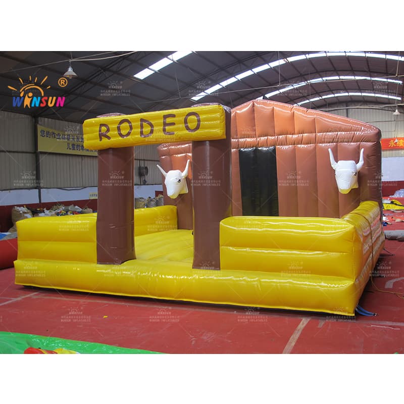 Arena inflable del rodeo del toro