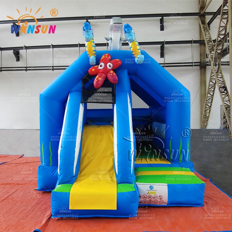 Castillo de salto inflable con diseño popular de tobogán