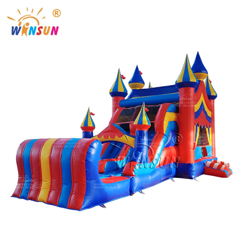 Castillo inflable de carnaval con tobogán