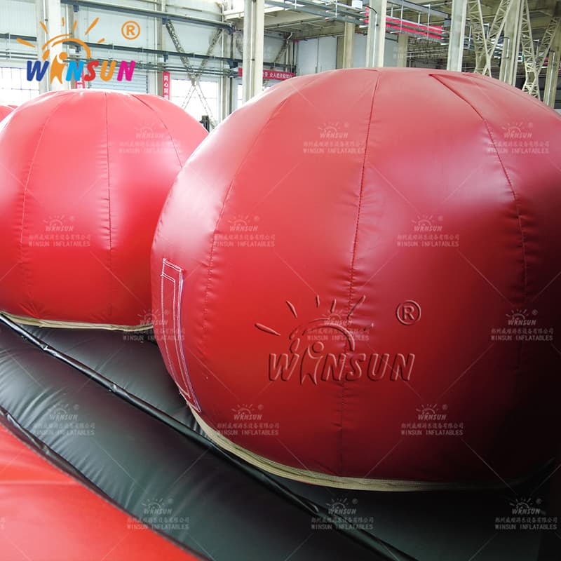 Campo de Wipeout inflable Big Red Balls