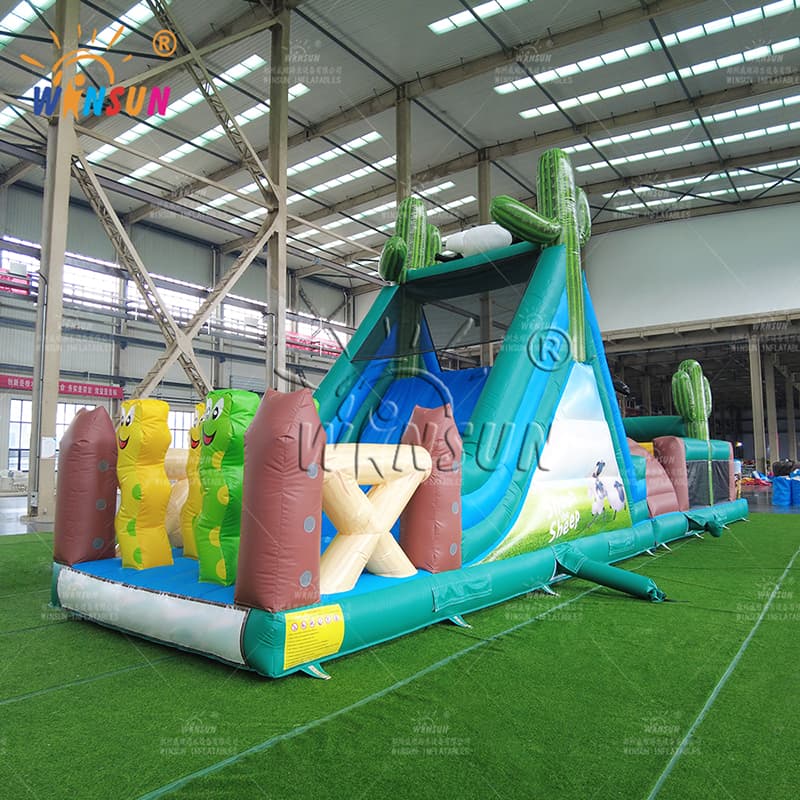 Carrera de obstáculos inflable de la oveja Shaun