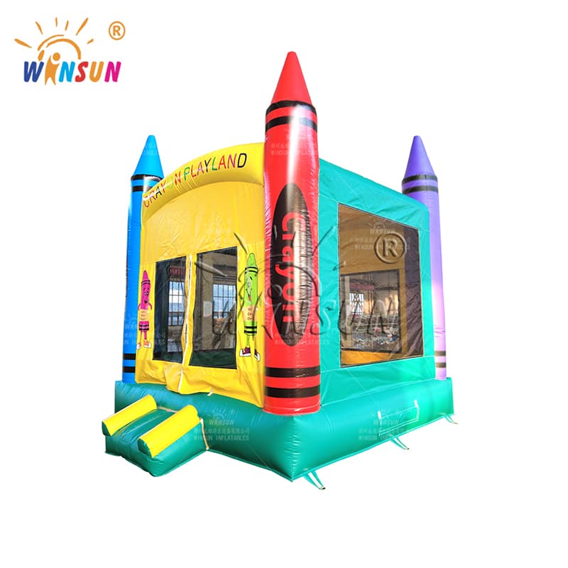 Parque infantil inflable con crayones