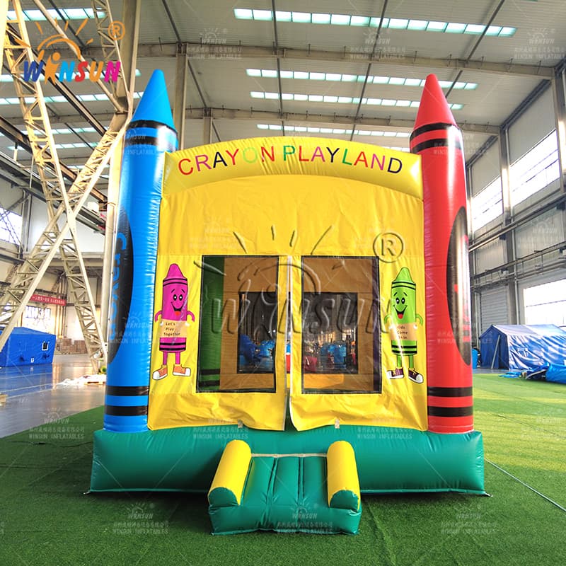 Parque infantil inflable con crayones