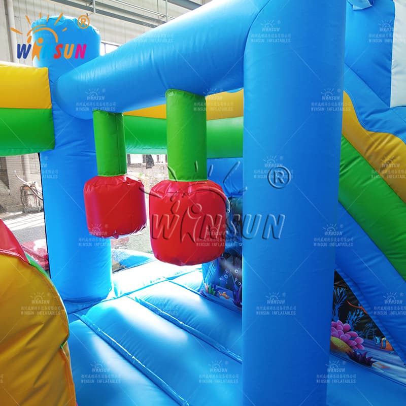 Castillo hinchable combinado con tobogán inflable Seaworld