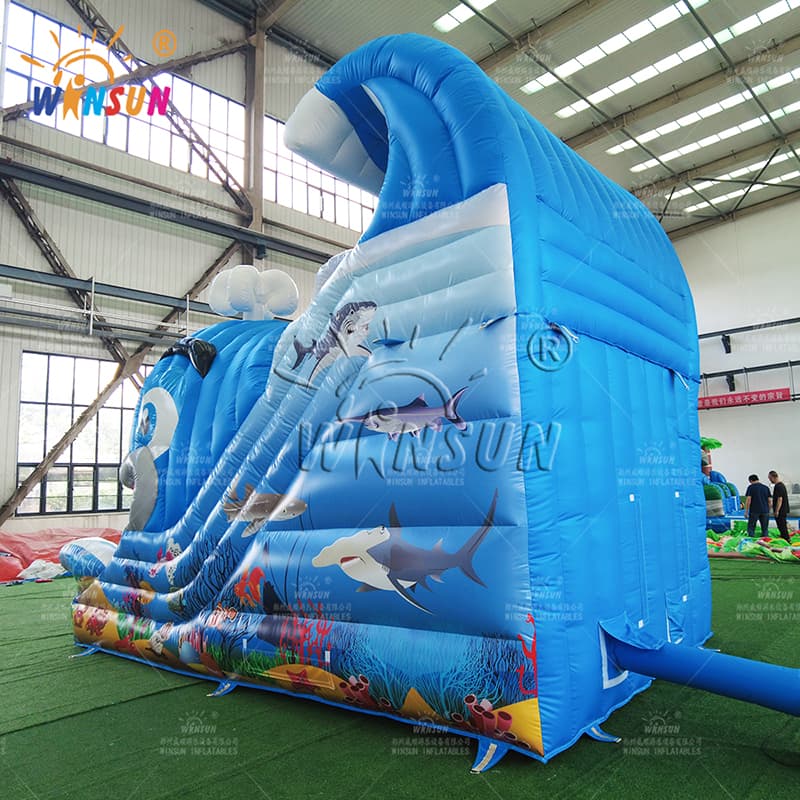 Tobogán inflable divertido para ballenas