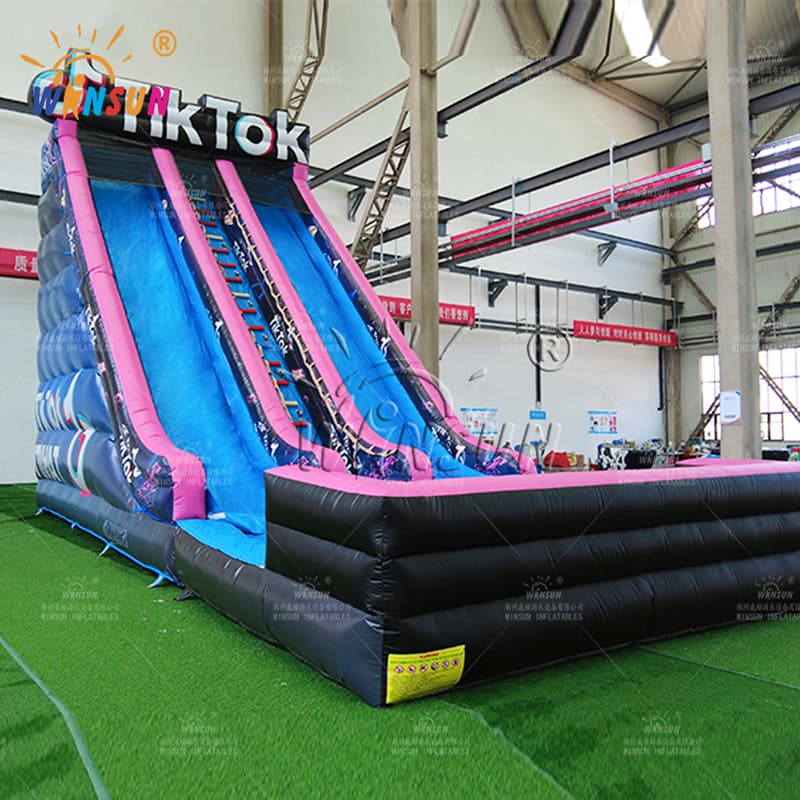 Tobogán acuático inflable TikTok con piscina