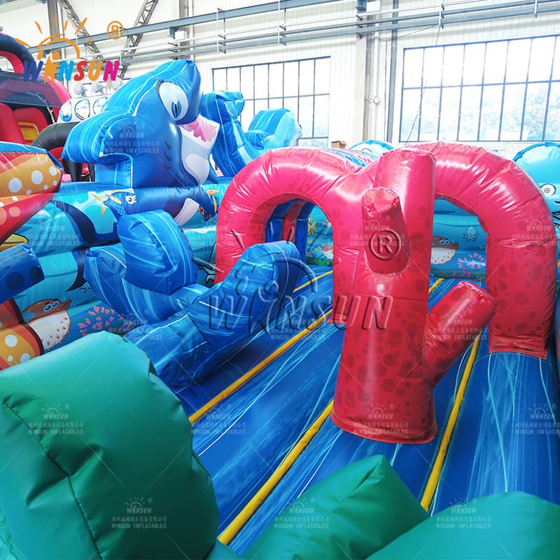 Combo inflable con obstáculos y barco pirata con pulpo