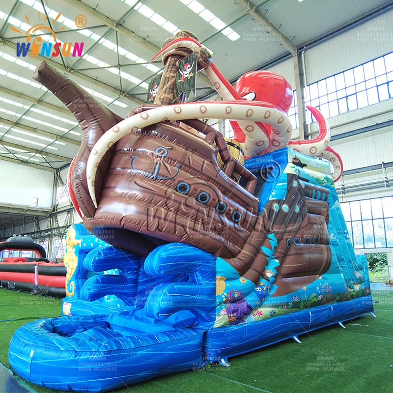 Combo inflable con obstáculos y barco pirata con pulpo