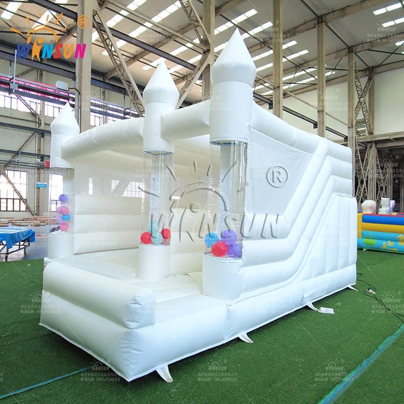 Castillo Inflable Blanco con Toboganes