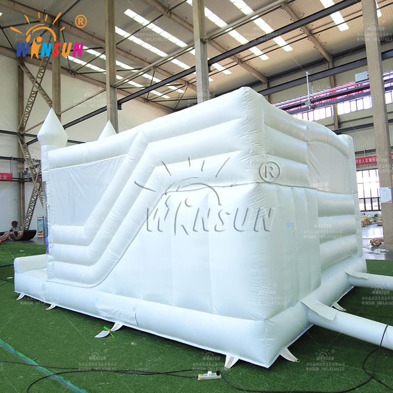 Castillo Inflable Blanco con Toboganes